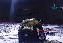 La sonda china Chang’e 5 regresa a la Tierra con muestras lunares Una foto distribuida por la Administración Espacial Nacional de China (CNSA) muestra la cápsula de la sonda Chang'e-5 de China tras aterrizar en Siziwang Banner, Región Autónoma de Mongolia Interior, China, el 17 de diciembre de 2020. La cápsula de retorno de la sonda china Chang'e-5 aterrizó en la Tierra trayendo de vuelta las primeras muestras de la Luna en más de 40 años. EFE/EPA/ CHINA NATIONAL SPACE ADMINISTRATION