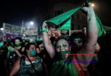 ¡ARGENTINA LEGALIZA EL ABORTO! Cientos de miles de personas festejan la despenalización del aborto después de que se aprobase en el Senado este miércoles en Buenos Aires, Argentina. EFE/Juan Ignacio Roncoroni/Archivo