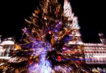 La región de Bruselas mantendrá el toque de queda en Nochebuena y Nochevieja BELGIUM BRUSSELS CHRISTMAS:Brussels (Belgium), 30/11/2019.- The Grand Place is illuminated during a light show as part of the 'Winter Wonders' event in Brussels, Belgium, 30 November 2019. The 'Winter Wonders' and Christmas Market takes place in the center of Brussels from 29 November 2019 to 05 January 2020. (Bélgica, Bruselas) EFE/EPA/JULIEN WARNAND