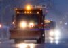 Vista de un camión que esparce sal en Nueva York para derretir nieve, este 16 de diciembre de 2020, ante el temporal que amenaza a la costa este de EE.UU . EFE/Justin Lane