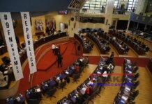 Tensión y denuncia de golpe marcan el primer año de la toma del Congreso salvadoreño