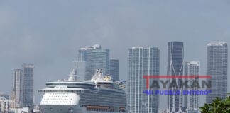 Florida cuestiona la exigencia de vacunación para reanudar los cruceros