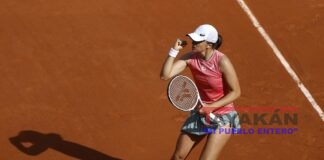 Swiatek tiembla en el primer set, pero arrasa en el segundo y está en octavos