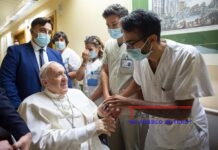 El papa sigue su rehabilitación y volverá al Vaticano “lo antes posible”