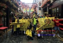 Los hinchas vacunados disfrutan de Belfast y resto espera en zona animación