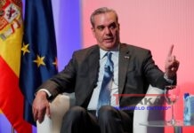 El presidente dominicano reitera que está desvinculado de los negocios familiares