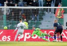 Fidel marca de penalti y Álex falla su pena máxima: 1-0 al descanso