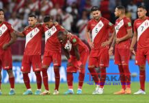 Perú aplaude a su selección en medio de los lamentos de los futbolistas