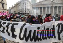 Movimientos de izquierda marchan en Buenos Aires para pedir ayudas sociales
