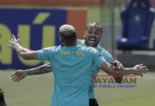 Daniel Alves escapa de la prensa