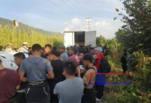 Agentes encuentran a 82 migrantes hacinados en camión de carga en México