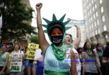 Defensores del aborto en EE.UU. contraatacan retroceso de sus derechos