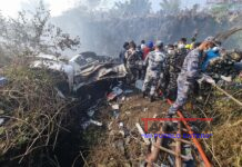 Elevan a 30 los muertos tras accidente aéreo con 72 pasajeros en Nepal