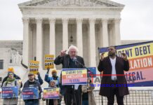 Estudiantes exigen al Supremo de EE.UU. el perdón de la deuda estudiantil