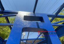 Sin techos amanecen varias casetas de buses en León