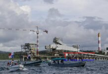 Pescadores del Caribe desafían en el mar a la mina que desató las protestas en Panamá