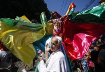 Histórico desfile de monjas inunda las calles de Río
