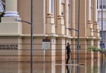 Sube a 158 el número de fallecidos por las graves inundaciones en el sur de Brasil