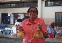 “La Trini”, años reinando con su sopa de pollo y arroz aguado en el corazón de León