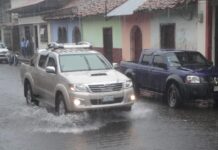 Clima fresco, solicitud de reparación de caminos y puentes, en León ante las primeras lluvias