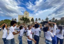 Cuba bate el récord mundial de bailadores simultáneos en rueda de casino