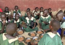 Comida caliente para impulsar la escolarización