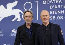 Tim Burton llena de fantasmas y carcajadas la apertura de la Mostra con ‘Beetlejuice Beetlejuice’.