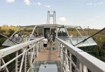 El puente de cristal de Dashbashi, una estructura suspendida única en el mundo.