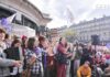 Miles se manifiestan en París en apoyo a mujer víctima de violación grupal