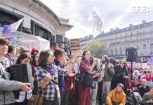 Miles se manifiestan en París en apoyo a mujer víctima de violación grupal