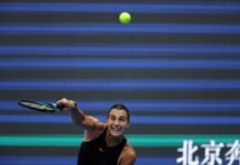 Sabalenka pasa a octavos, Krejcikova se queda