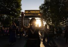 Chilenas marchan contra la violencia tras escándalos de violación