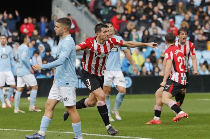 Athletic El defensa del Athletic Club de Bilbao Dani Vivian celebra un gol durante su partido de LaLiga EA Sports disputado este domingo en el estadio Balaidos de Vigo. EFE/ Salvador Sas