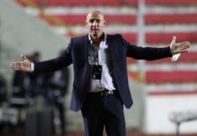 Eduardo Espinel dirige el Olimpia Catracho Imagen de archivo del entrenador uruguayo Eduardo Espinel. EFE/Martín Alipaz