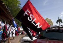 ¡Mi querido León es la Capital de la Revolución! La bandera del FSLN es símbolo patrio de Nicaragua.