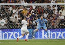 Barcelona Supercampeón El delantero brasileño del Barcelona Raphinha (c) consigue el tercer gol de su equipo, durante el partido de la final de la Supercopa de España de fútbol entre el Real Madrid y el FC Barcelona, este domingo en Yeda, Arabia Saudí. EFE/ Alberto Estévez