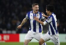 Ilusionados en Copa del Rey El defensa de la Real Sociedad Sergio Gómez (i) celebra su gol, tercero del equipo, durante el partido de los octavos de final de la Copa del Rey que Real Sociedad y Rayo Vallecano disputan este jueves en el Reale Arena de San Sebastián. EFE/ Javier Etxezarreta