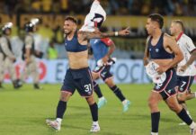 Nacional conquista Supercopa Uruguaya Jairo Amaro (i) encabeza el festejo del equipo de Nacional luego de ganar la Supercopa Uruguaya a Peñarol en el estadio Centenario de Motenvideo. EFE/ Gaston Britos