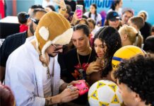 Bad Bunny impulsa sueños de niños con música, deportes y arte