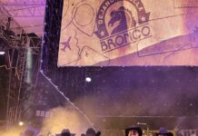 “Letras Bonitas” de Bronco El vocalista del la agrupación 'Bronco', José Guadalupe Esparza (c), participa durante un concierto ofrecido anoche en la ciudad de Mérida en el estado de Yucatán (México). EFE/Martha López