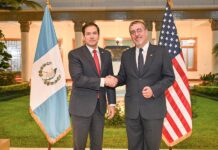 Migración y Seguridad en Agenda Fotografía cedida por la Secretaría de Comunicación Social de la Presidencia de Guatemala del presidente de Guatemala, Bernardo Arévalo de León (d) junto al secretario de Estado de Estados Unidos, Marco Rubio, posando durante un encuentro este martes, en la Casa Presidencial en Ciudad de Guatemala (Guatemala). EFE/ Secretaría de Comunicación Social de la Presidencia de Guatemala