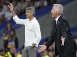 El técnico del Real Madrid, Carlo Ancelotti (d) y el de la Real Sociedad vasco, Imanol Alguacil (i). EFE / Juan Carlos Hidalgo.