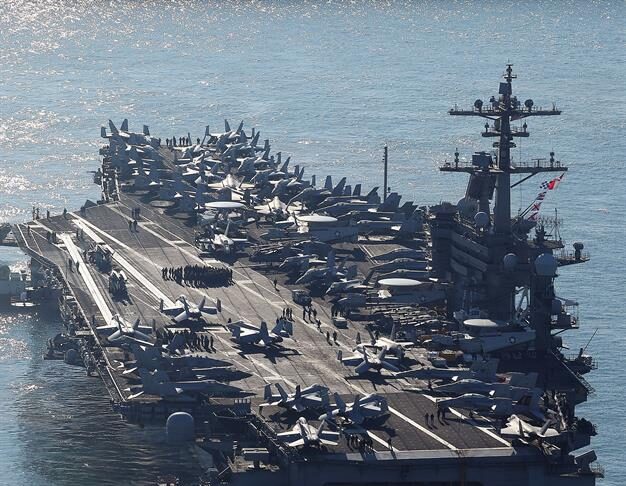 El portaaviones nuclear USS Carl Vinson atraca en un puerto de la ciudad portuaria del sureste de Busan, Corea del Sur, el 21 de noviembre de 2023. Corea del Sur EFE/EPA/YONHAP COREANA DEL SUR FUERA