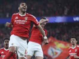 El delantero griego del SL Benfica Pavlidis celebra un gol en Champions en foto de archivo de MANUEL DE ALMEIDA. EFE/EPA