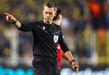 Barcelona-Inter Milán dirigido por Clement Turpin El árbitro francés Clement dirigirá el Barcelona-Inter, ida de las semifinal de la Liga de Campeones. EFE/EPA/TOLGA BOZOGLU