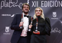 ‘Aún estoy aquí’ y ‘Cien años de soledad’, ha sido las triunfadoras este domingo de los XII Premios Platino El productor brasileño Rodrigo Teixeira (i) posa con el galardón a mejor película Iberoamericana de ficción, mejor dirección y mejor actriz protagonista por -Ainda estou aqui-, durante la entrega de los Premios Platino en Madrid. EFE/Daniel González