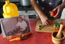 La historia detrás de la foto viral de León XIV sirviendo comida peruana