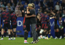 0-2. El Barcelona corona la Liga en el derbi