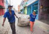De Reciclar en la calle a las Naciones Unidas Fotografía cedida por la Fundación Avina de Marcos Alexandre dos Santos (i) y Edinalva Novai, recicladores de la Cooperativa Nova Esperança, durante una jornada de reciclaje en Sao Paulo (Brasil). EFE/ Fundación Avina
