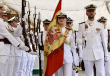 La princesa Leonor, abanderada en la jura de bandera